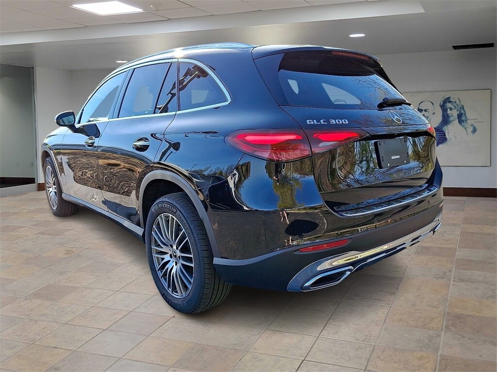 2025 Mercedes Benz GLC 300 4MATIC photo 4
