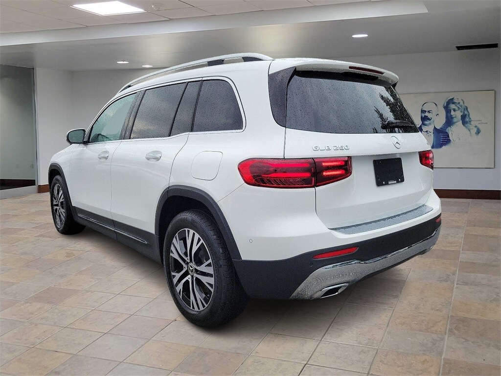 2024 Mercedes Benz GLB 250 photo 3