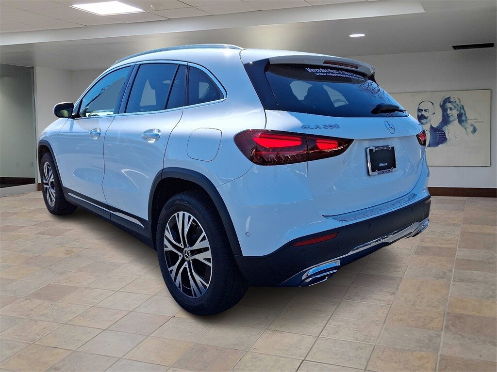 2025 Mercedes Benz GLA 250 4MATIC photo 4