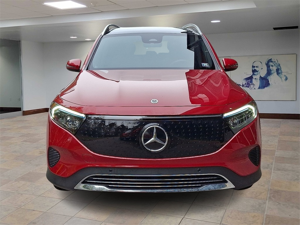 2024 Mercedes Benz EQB 300 4MATIC photo 2