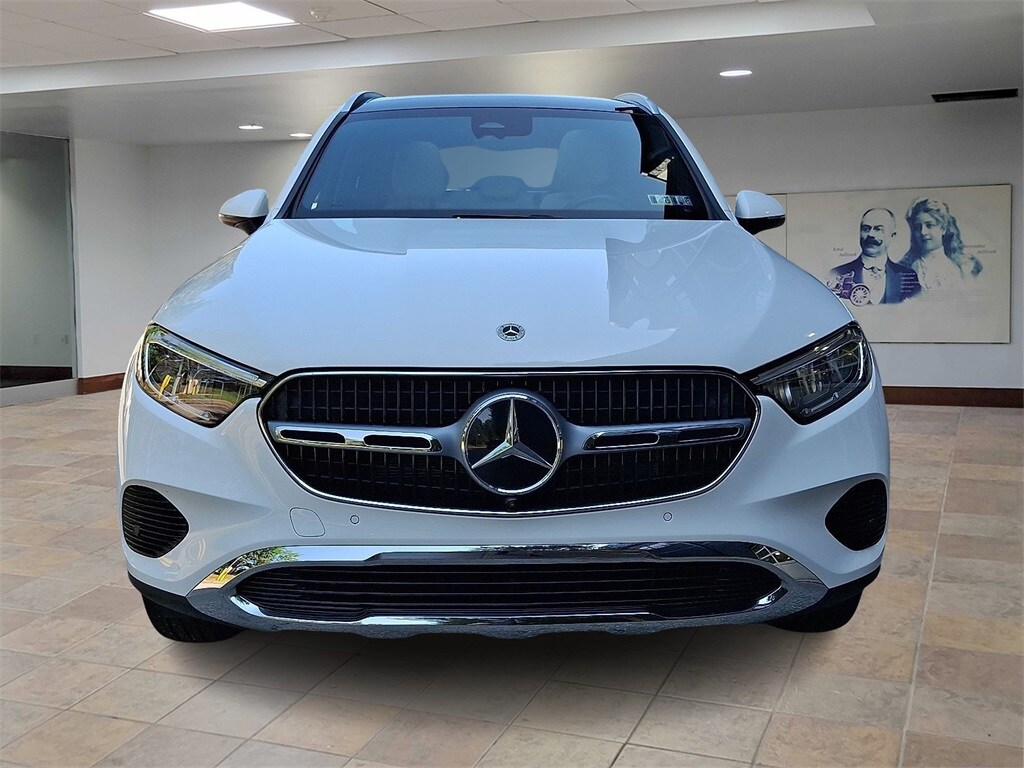 2025 Mercedes Benz GLC 300 4MATIC photo 2