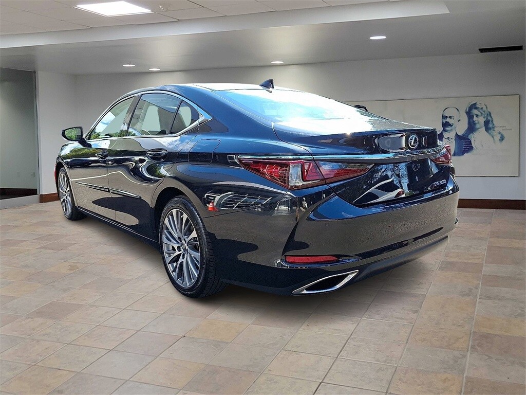 2021 Lexus ES 350 photo 3