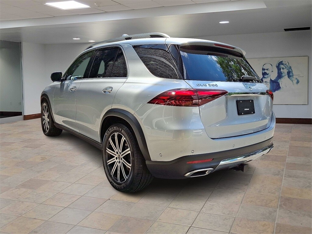 2025 Mercedes Benz GLE 350 4MATIC photo 4