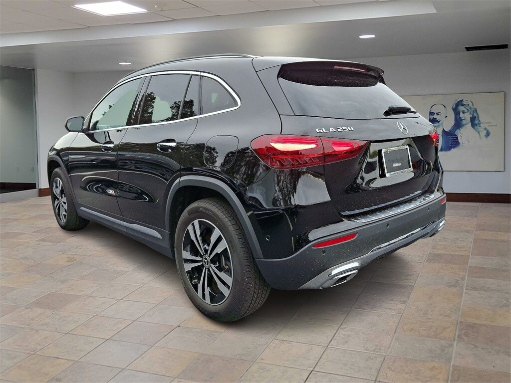 2025 Mercedes Benz GLA 250 4MATIC photo 2