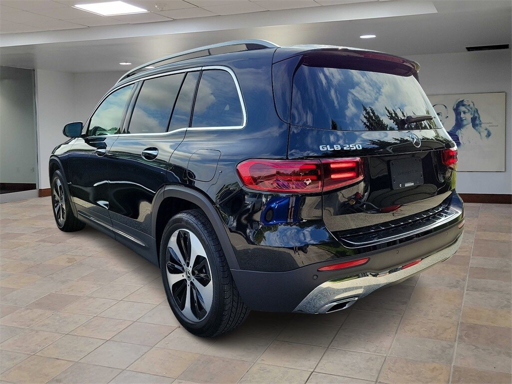 2024 Mercedes Benz GLB 250 photo 3