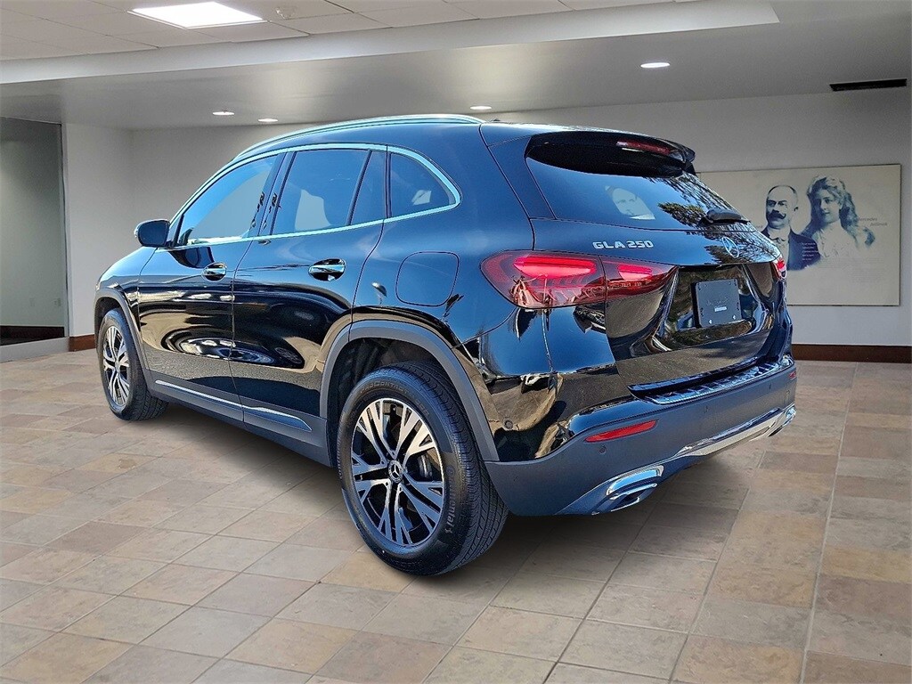 2025 Mercedes Benz GLA 250 4MATIC photo 4