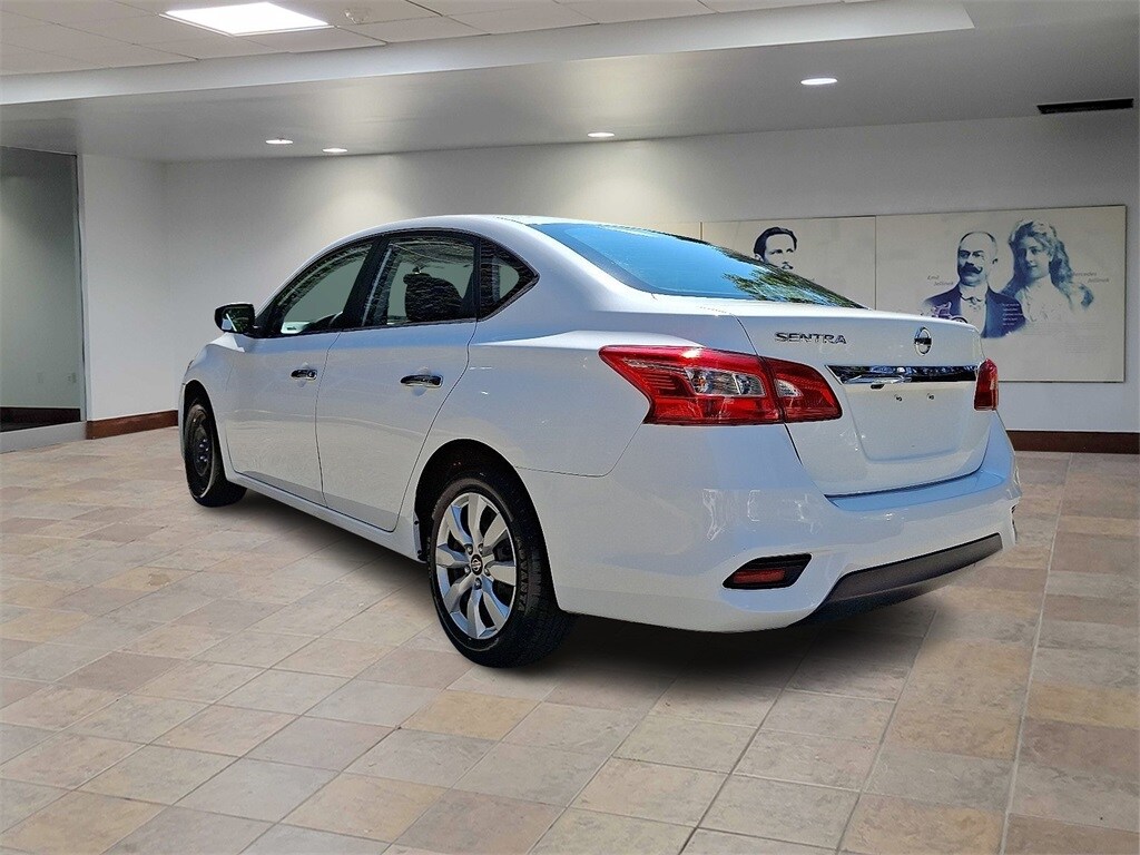 2019 Nissan Sentra S photo 4