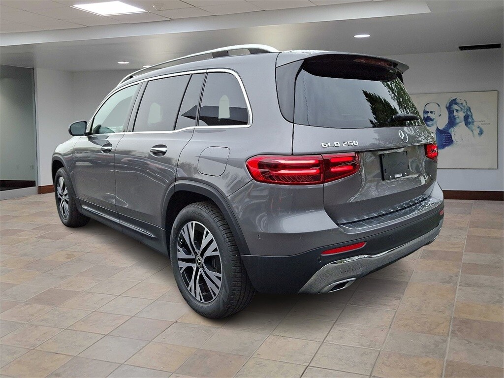 2025 Mercedes Benz GLB 250 4MATIC photo 3