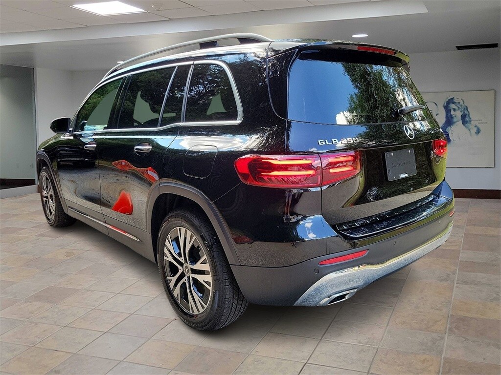 2024 Mercedes Benz GLB 250 photo 4