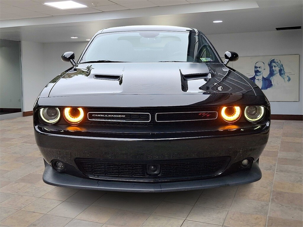 2015 Dodge Challenger R/T Scat Pack photo 2