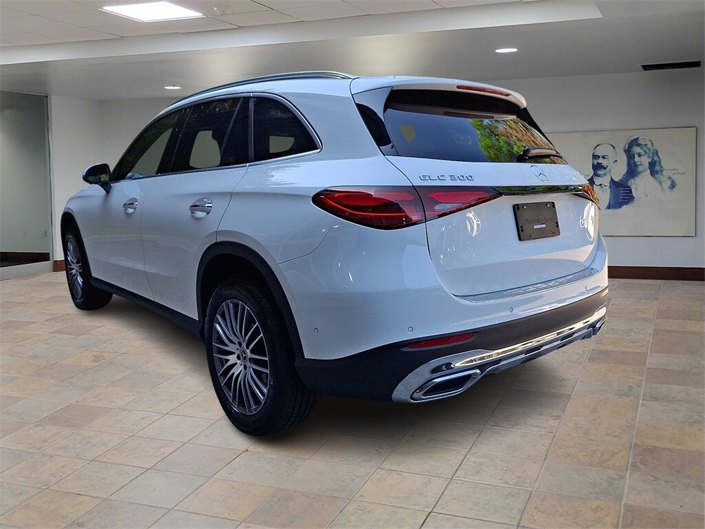 2025 Mercedes Benz GLC 300 4MATIC photo 4