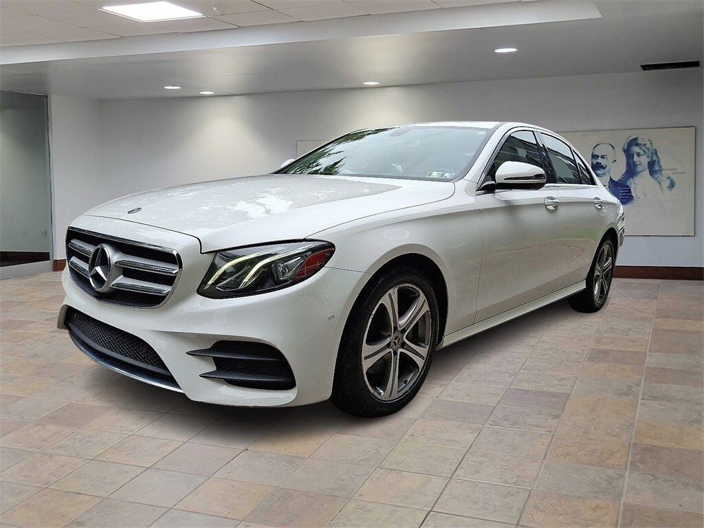 2018 Mercedes Benz E 300 4MATIC Sedan photo 3