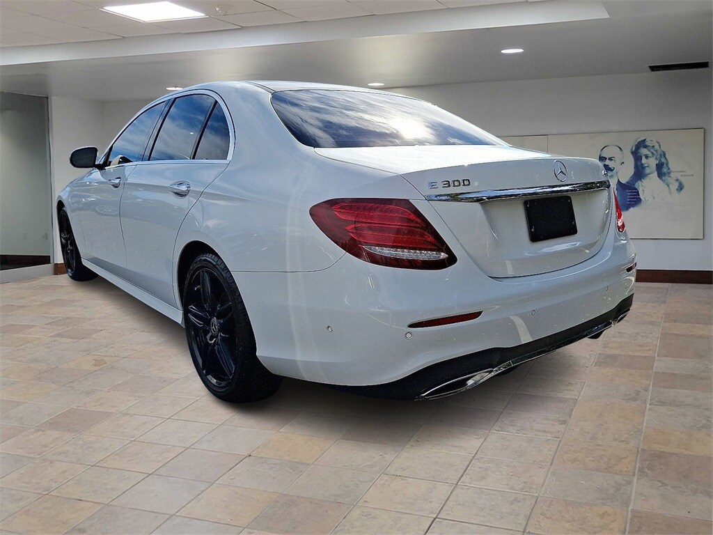 2018 Mercedes Benz E 300 photo 4
