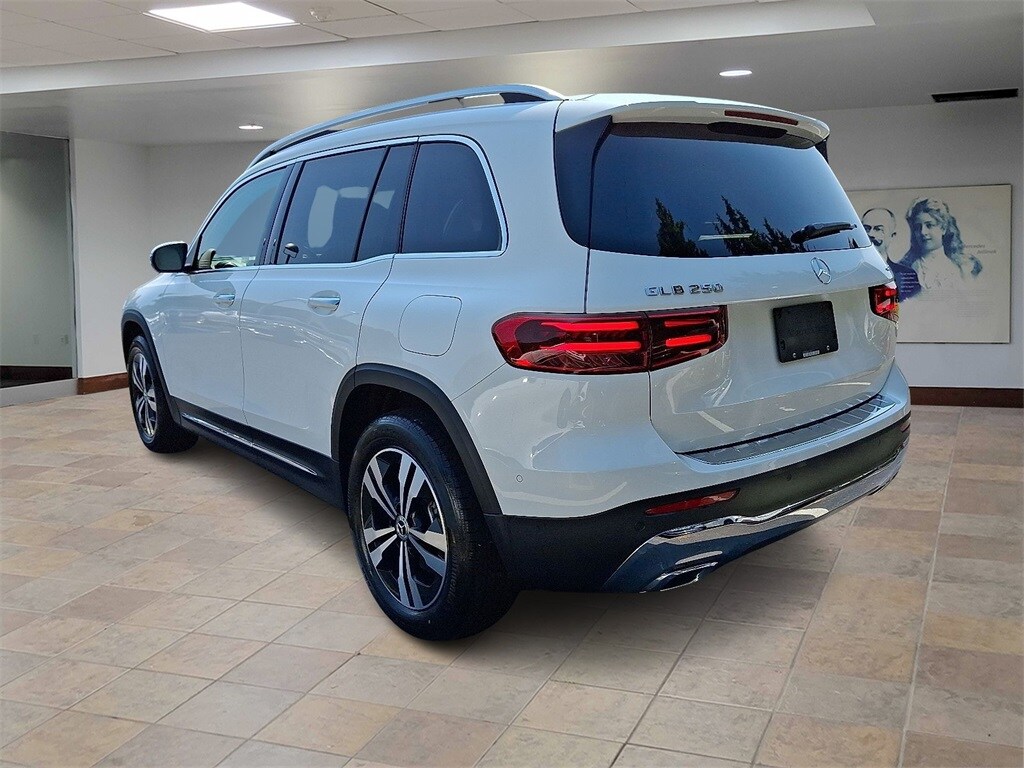 2025 Mercedes Benz GLB 250 4MATIC photo 4