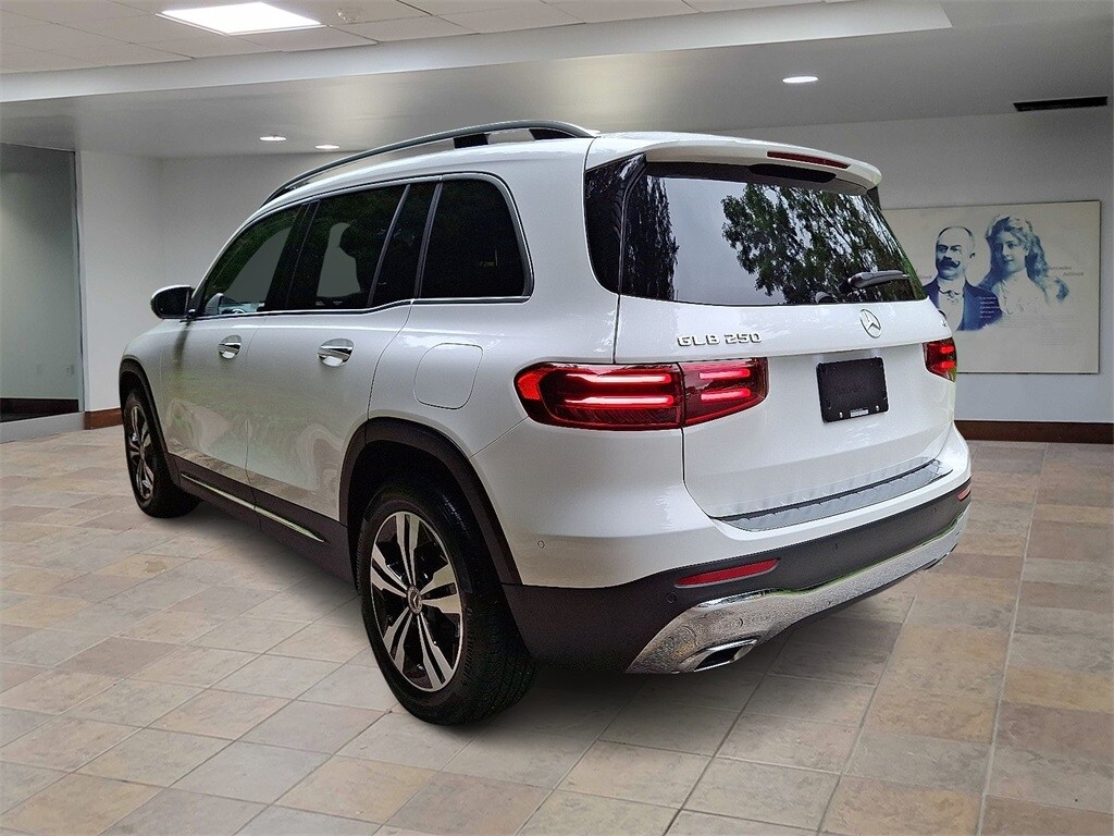2025 Mercedes Benz GLB 250 4MATIC photo 4