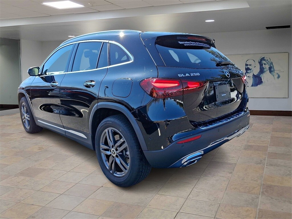 2025 Mercedes Benz GLA 250 4MATIC photo 4