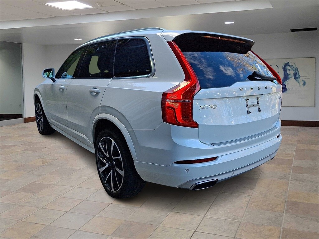 2020 Volvo XC90 T6 Momentum photo 4