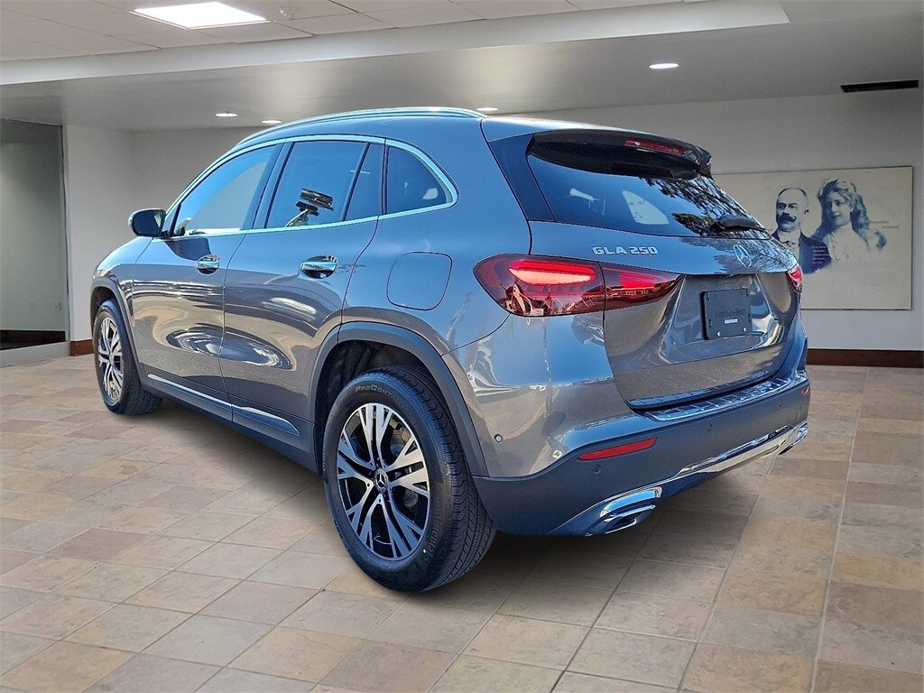 2025 Mercedes Benz GLA 250 4MATIC photo 4