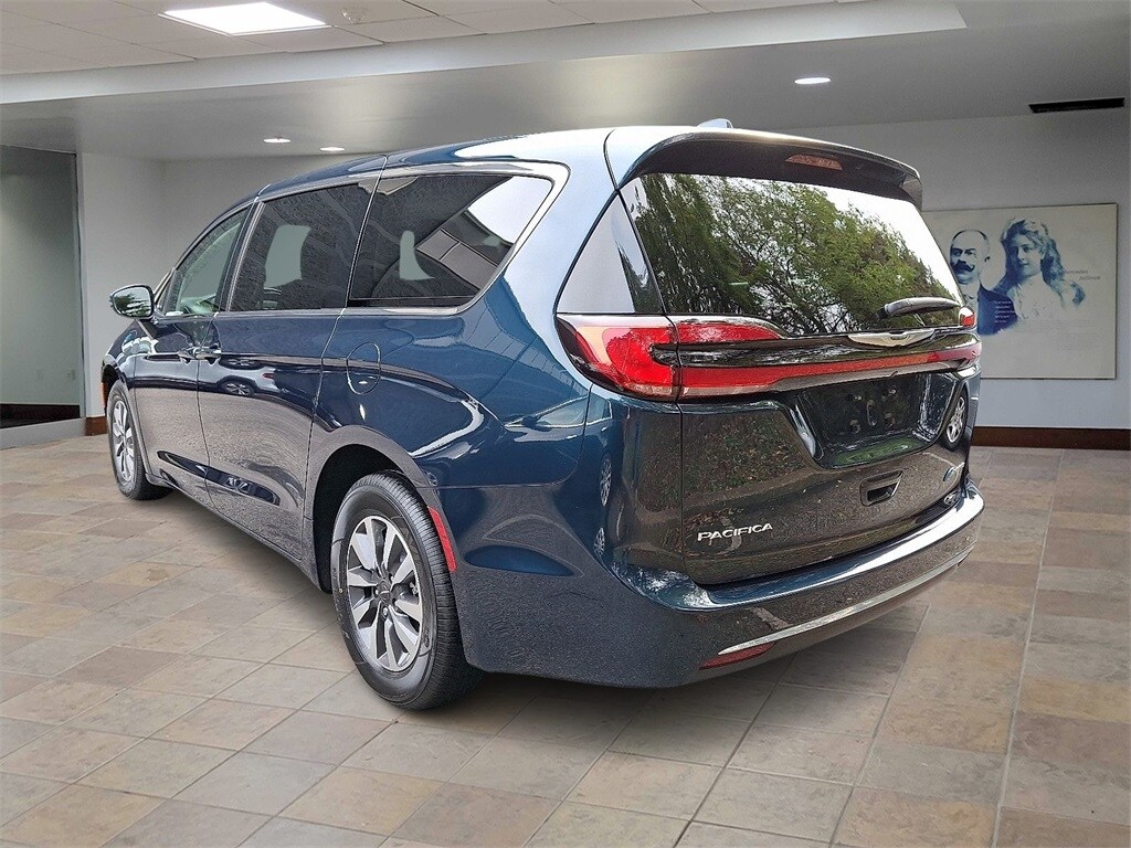 2022 Chrysler Pacifica Hybrid Touring L photo 4