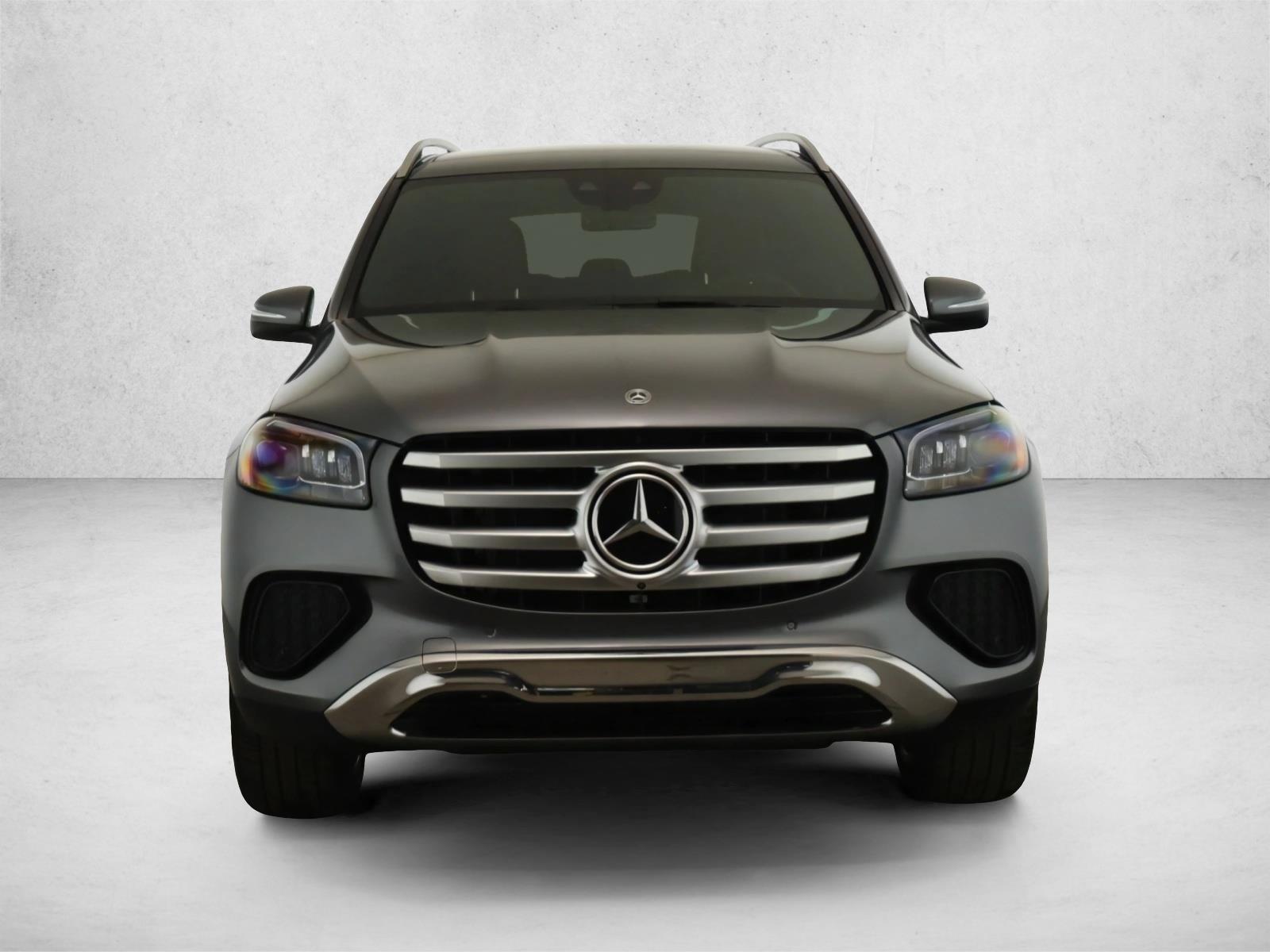 2025 Mercedes Benz GLS 450 4MATIC photo 2