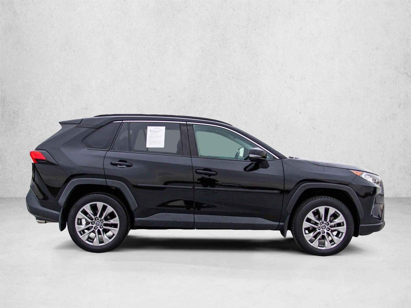 2019 Toyota RAV4 XLE Premium photo 4