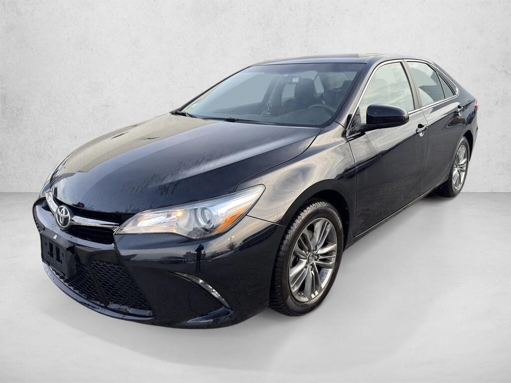 Used 2017 Toyota Camry SE Sedan