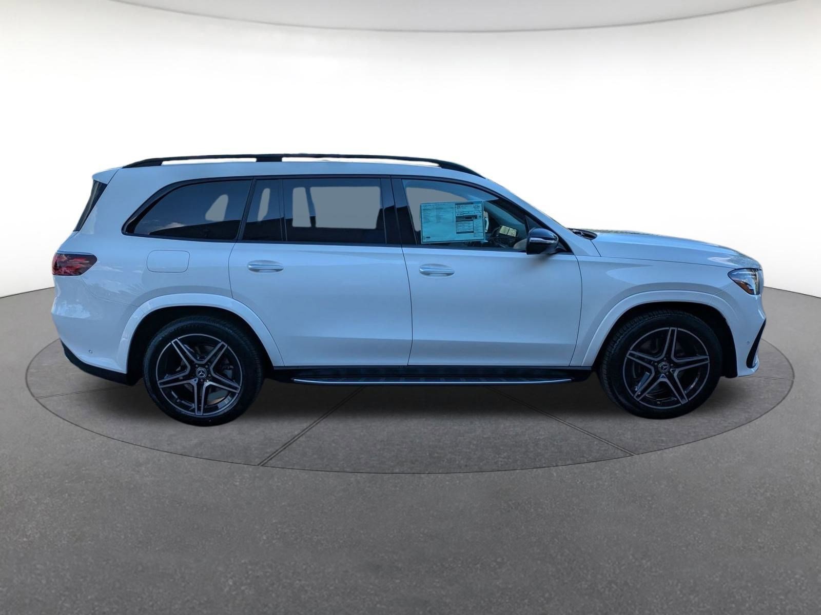 2026 Mercedes Benz GLS 450 4MATIC photo 4