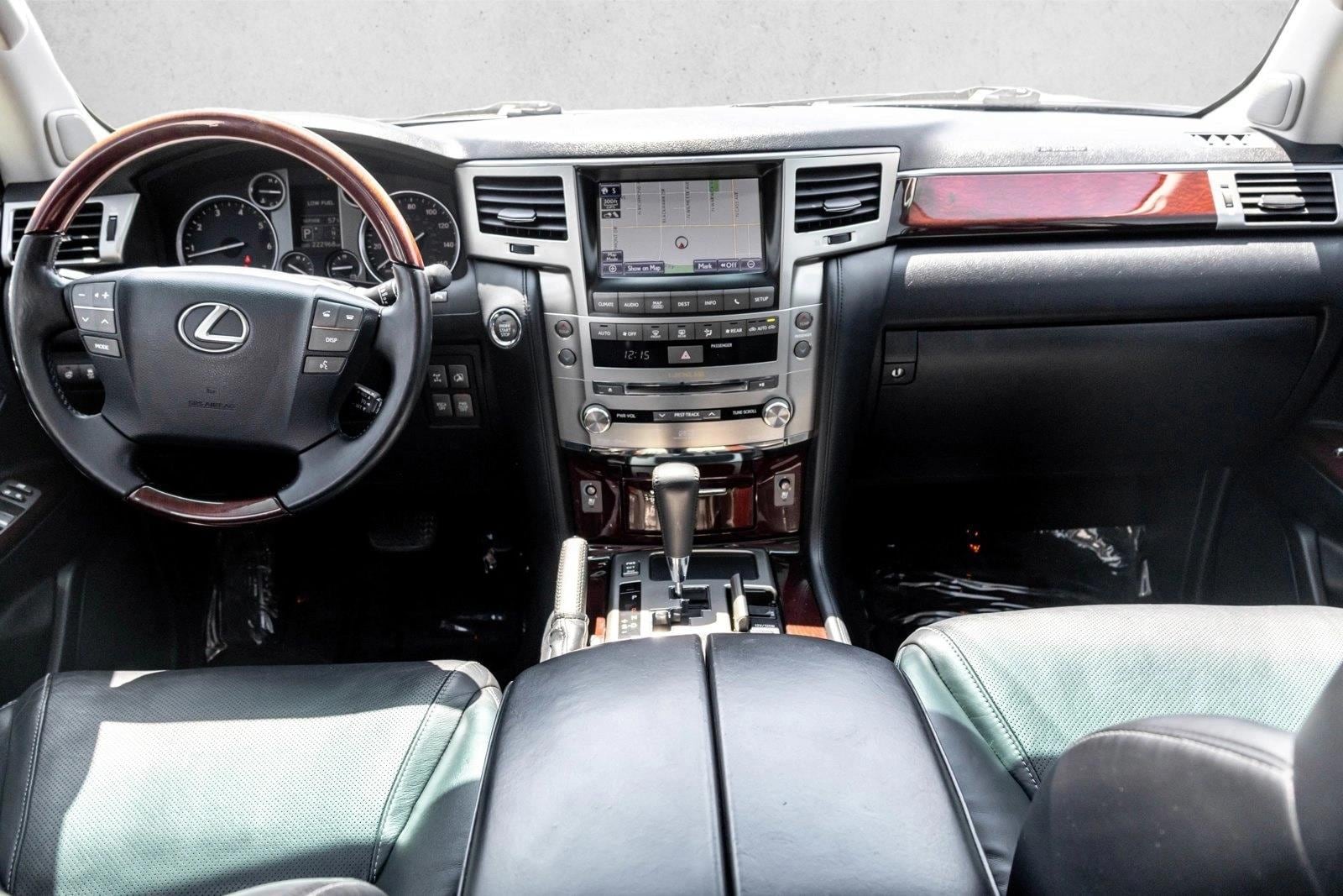 2013 Lexus LX 570 - Photo 18