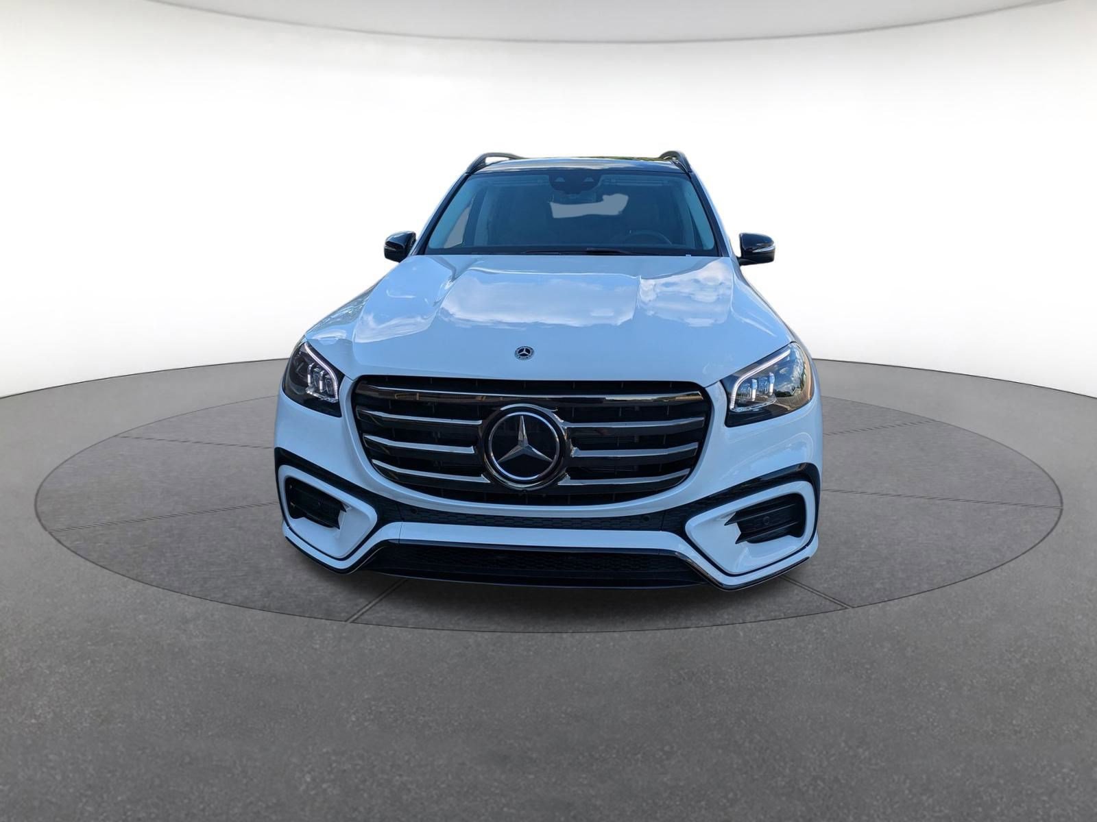 2026 Mercedes Benz GLS 450 4MATIC photo 2