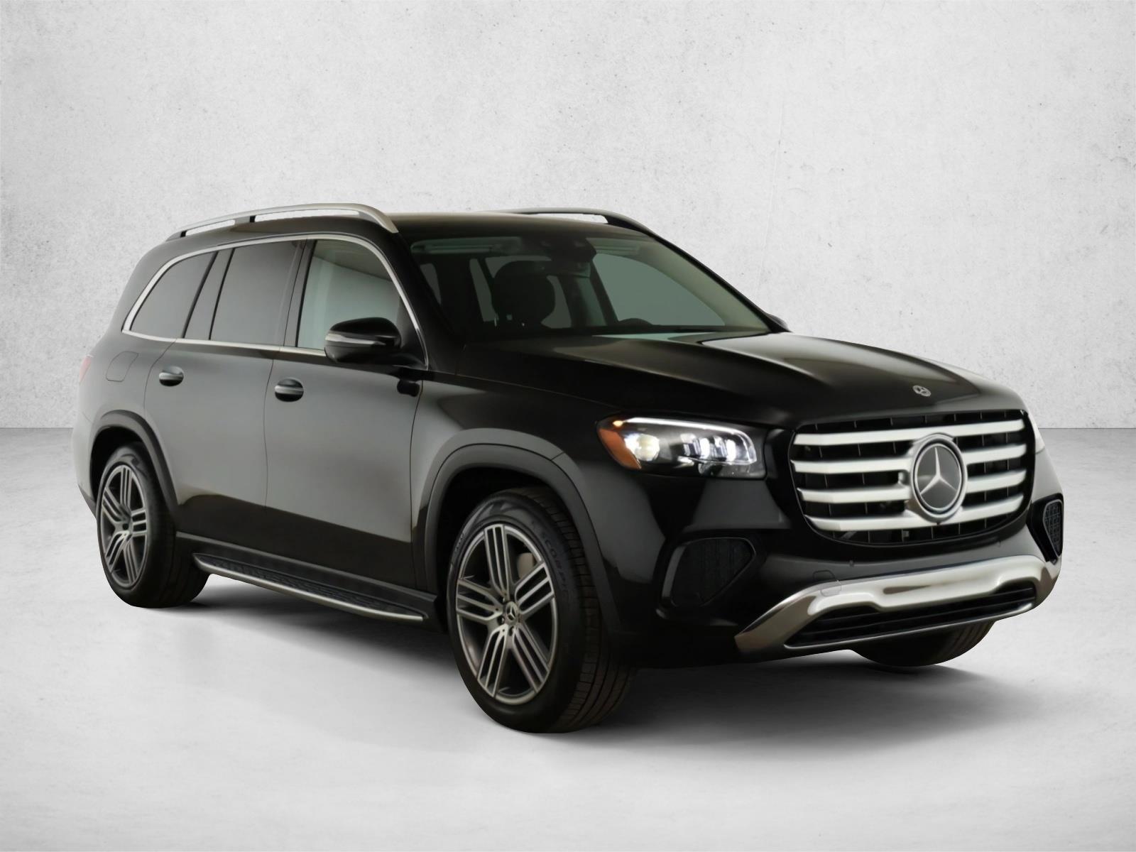 2025 Mercedes Benz GLS 450 4MATIC photo 3