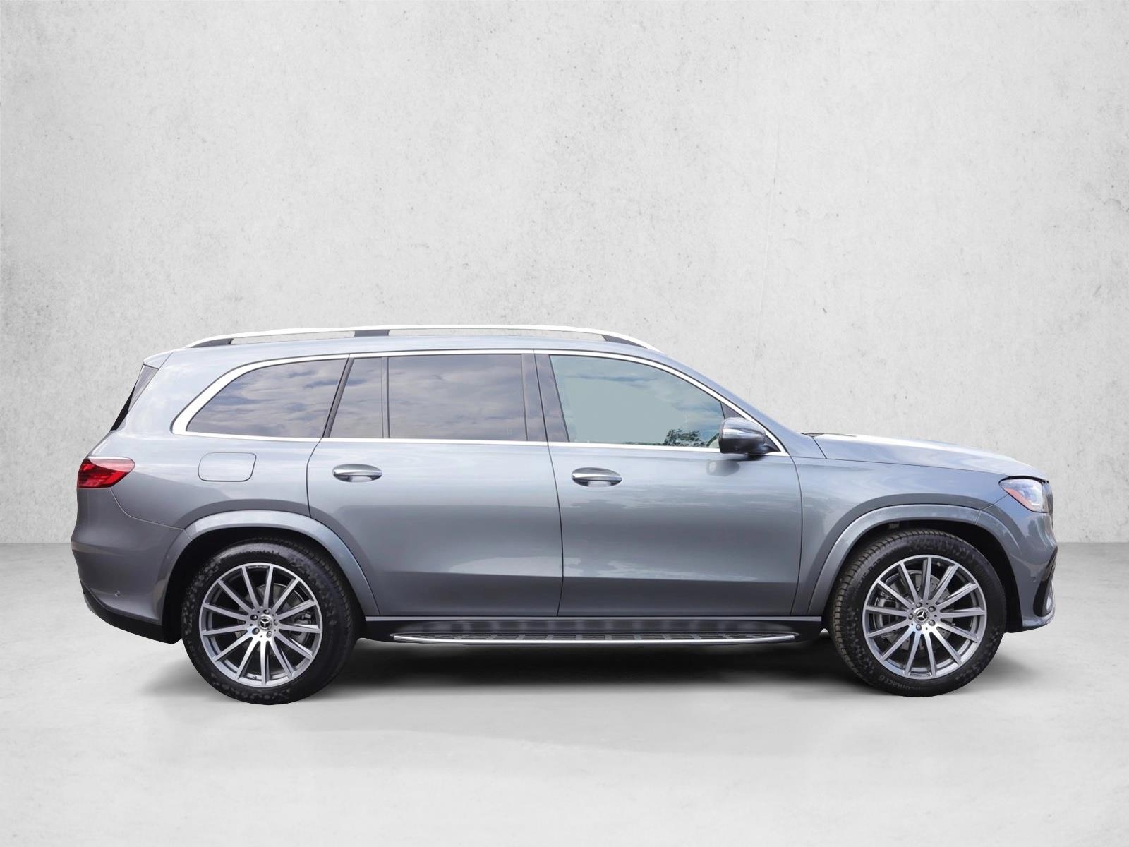 2025 Mercedes Benz GLS 580 4MATIC photo 3