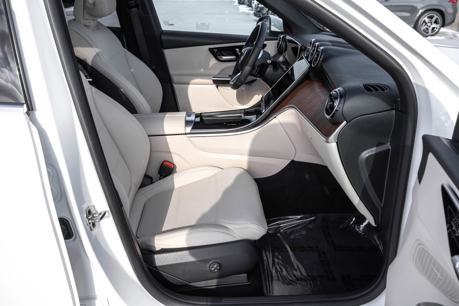 2025 MERCEDES-BENZ GLC-CLASS - Image 24