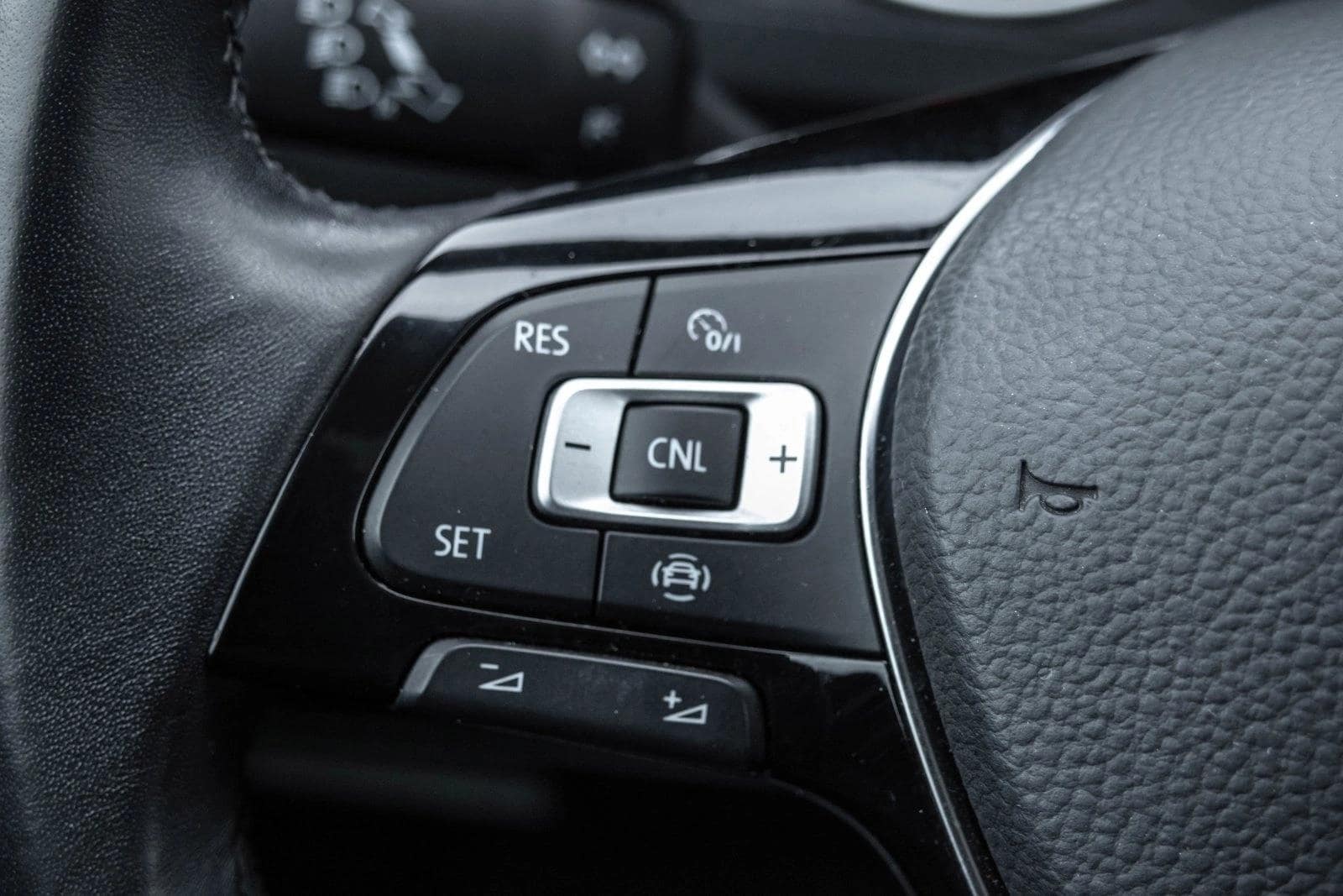 2019 VOLKSWAGEN TIGUAN - Image 14