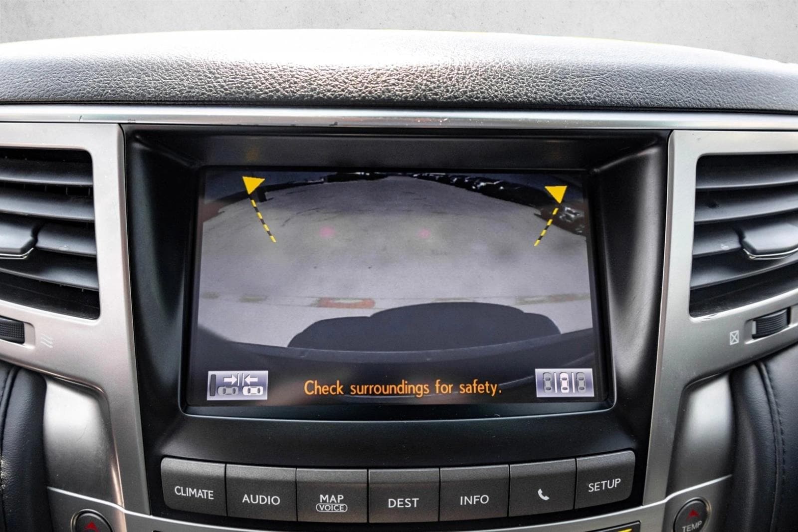 2013 Lexus LX 570 - Photo 17