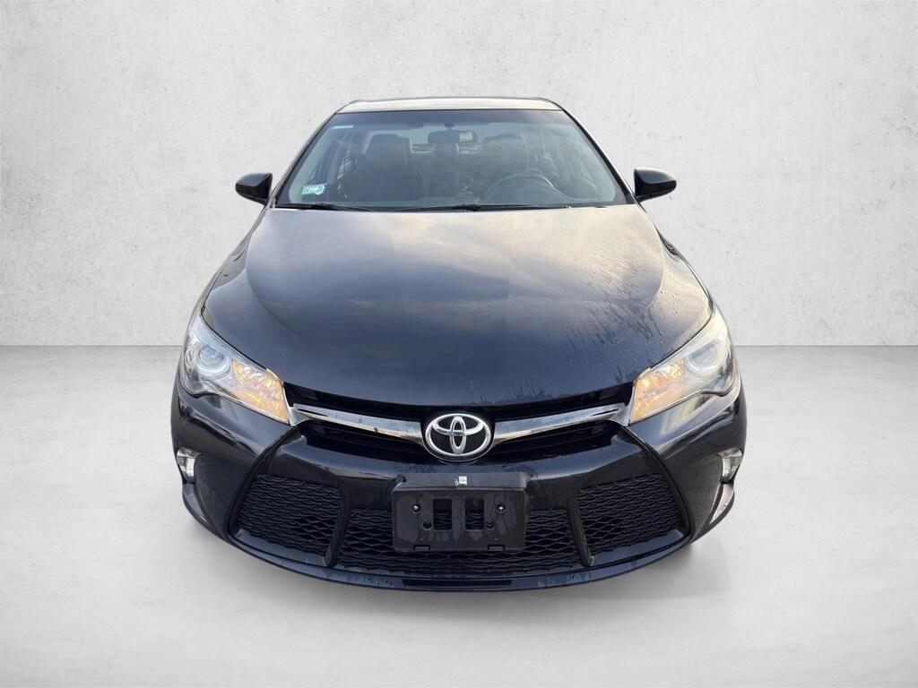 Used 2017 Toyota Camry SE Sedan