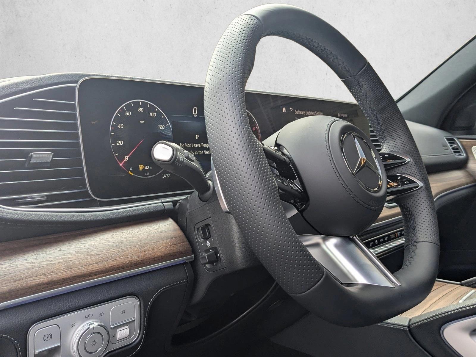 2025 Mercedes Benz GLS 450 4MATIC photo 3