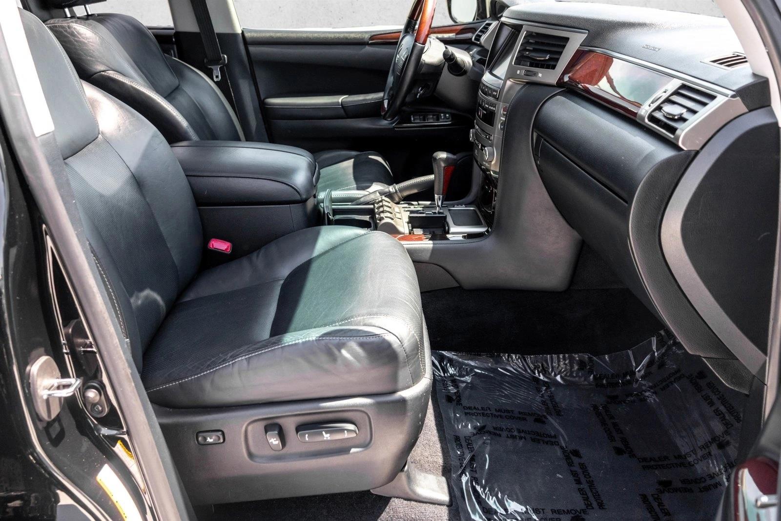 2013 Lexus LX 570 - Photo 27