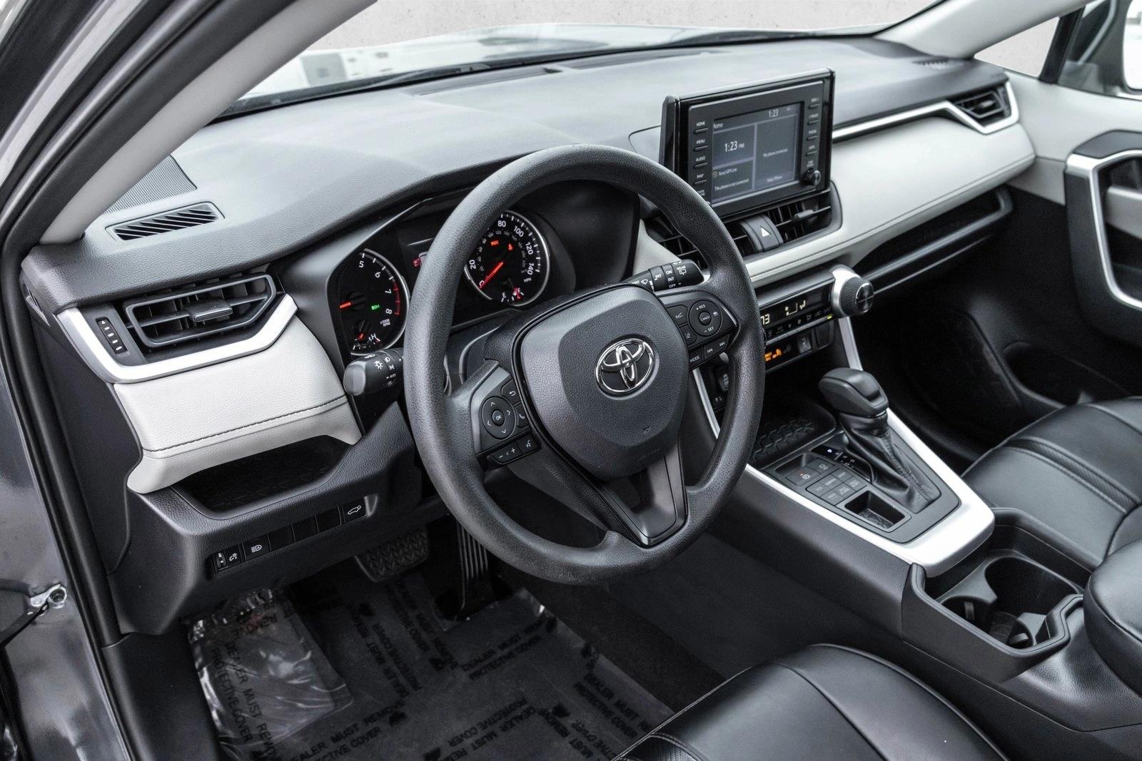 2019 TOYOTA RAV4 - Image 10
