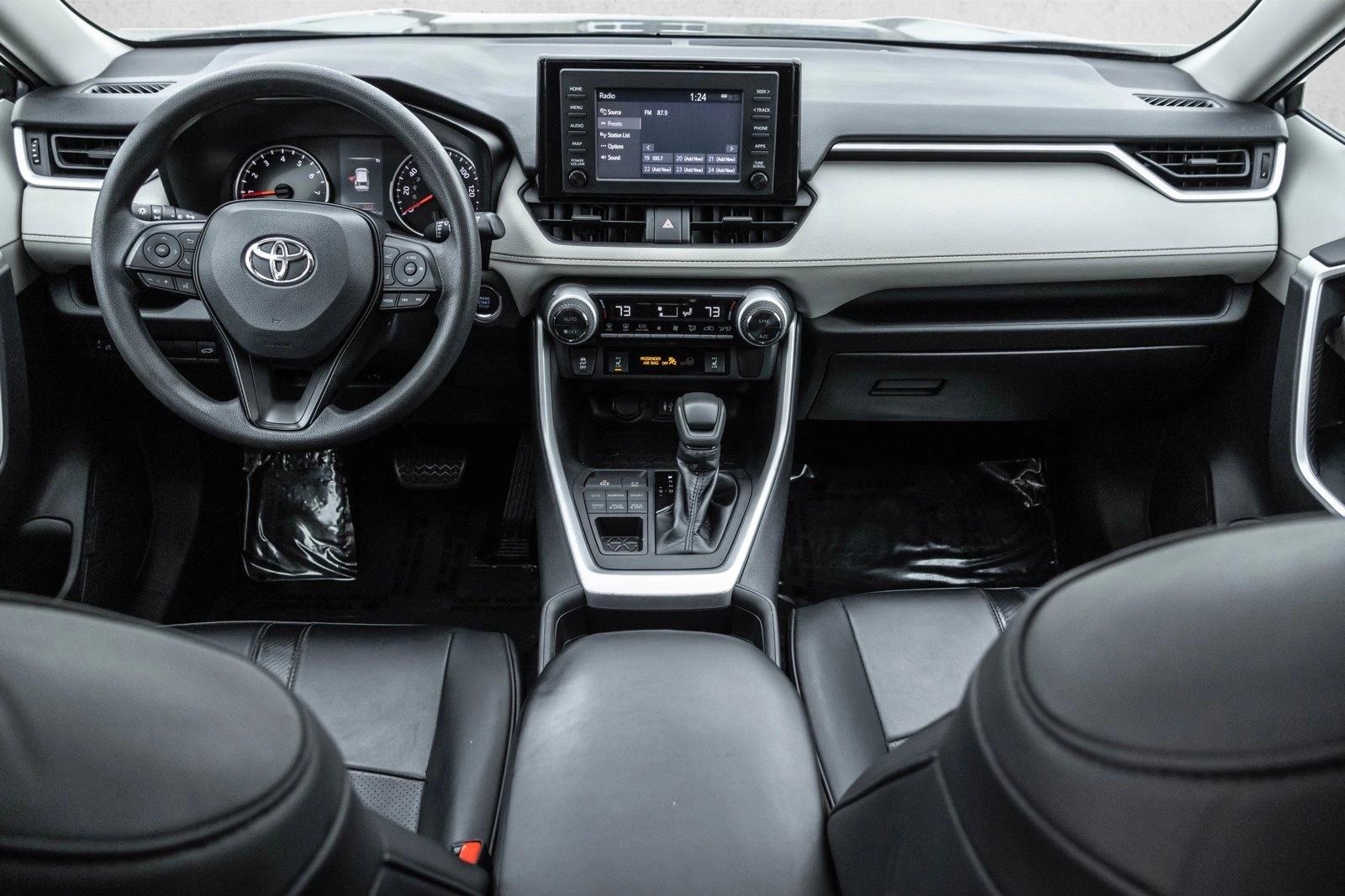 2019 TOYOTA RAV4 - Image 20