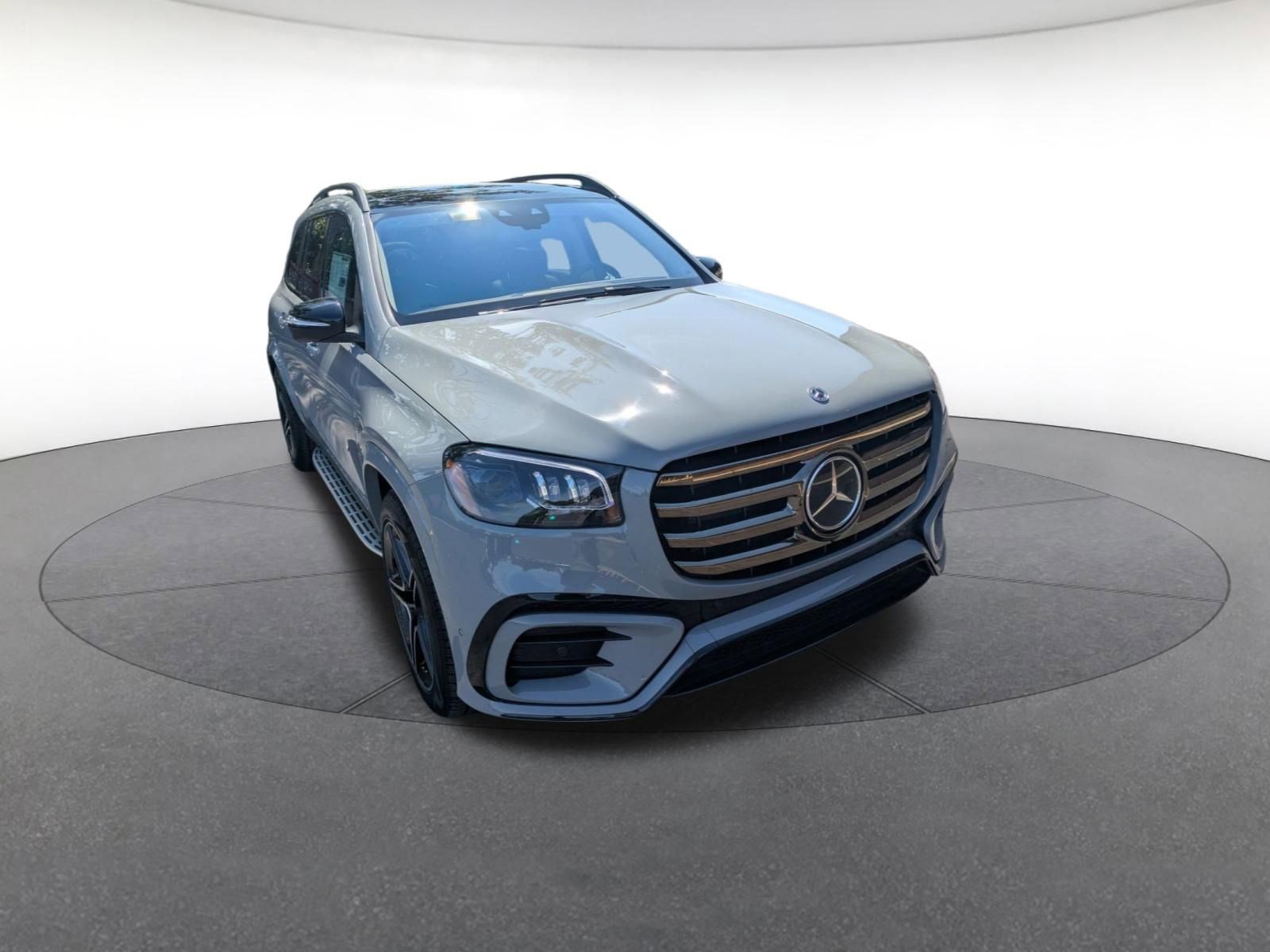 2026 Mercedes Benz GLS 450 4MATIC photo 3