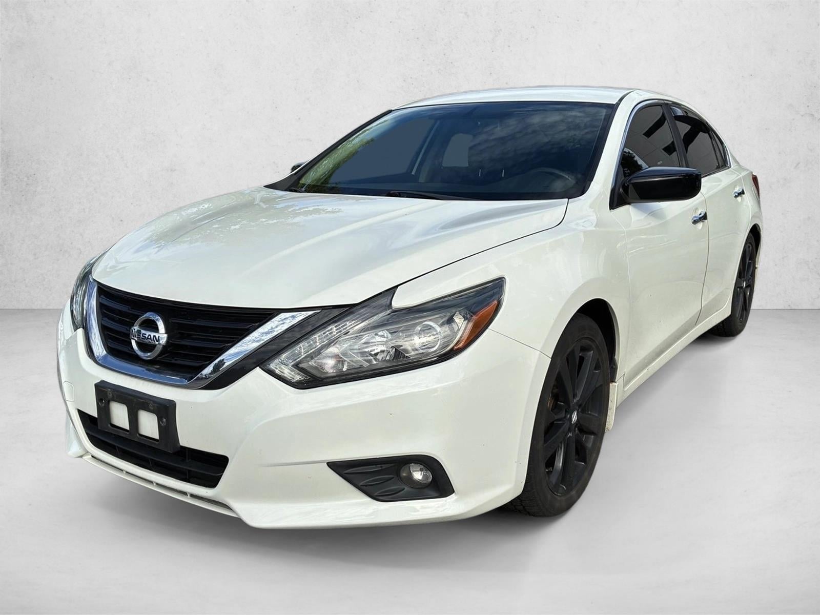 Used 2017 Nissan Altima SR with VIN 1N4AL3AP1HC191257 for sale in Westmont, IL