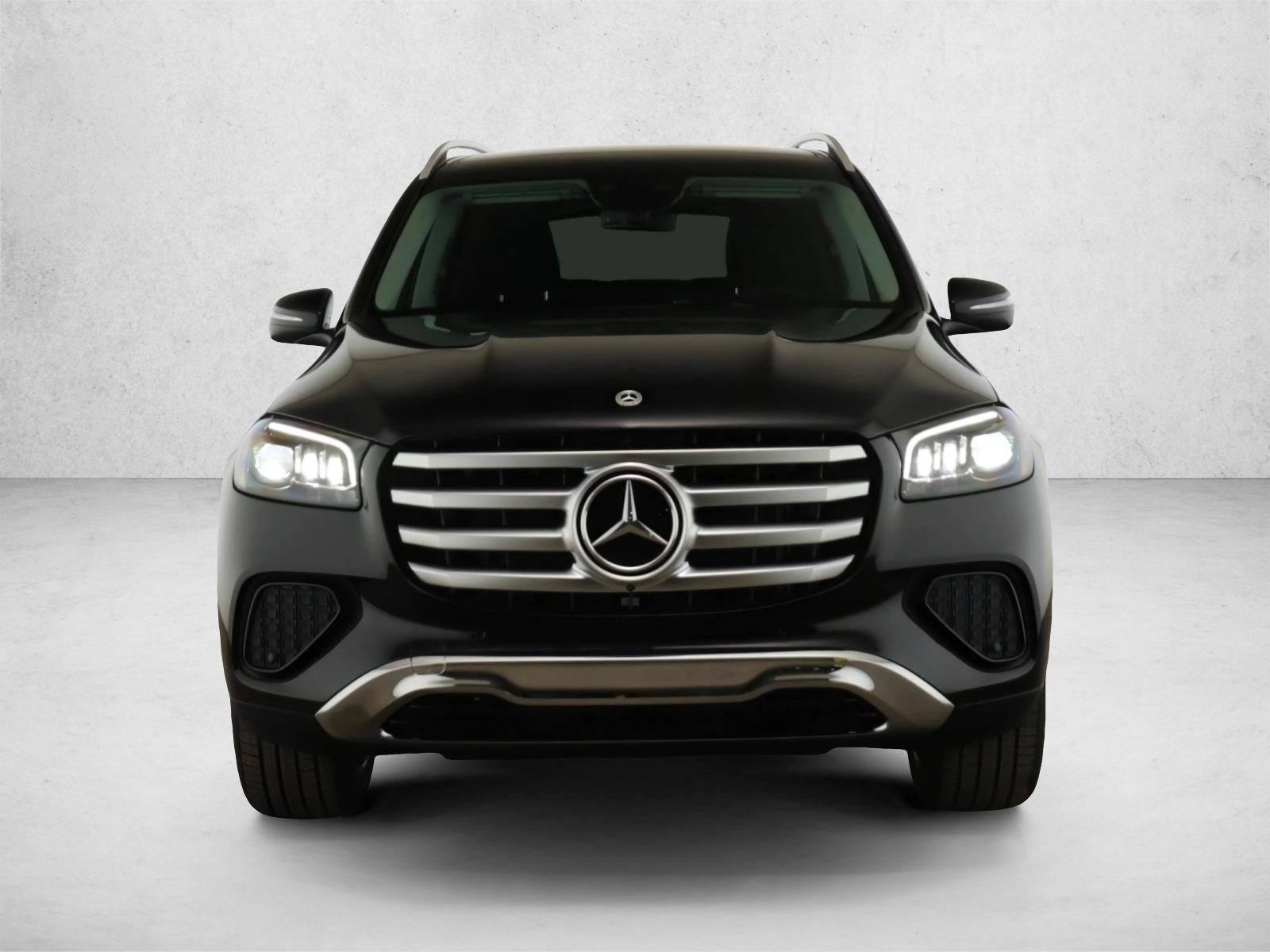 2025 Mercedes Benz GLS 450 4MATIC photo 2