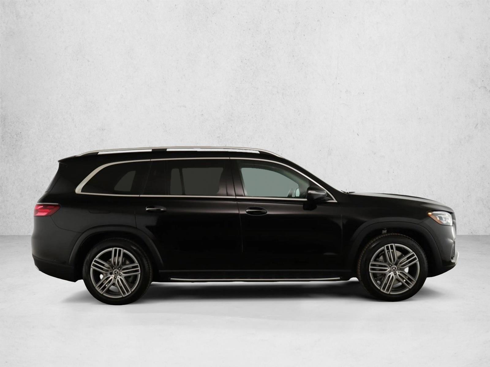 2025 Mercedes Benz GLS 450 4MATIC photo 4