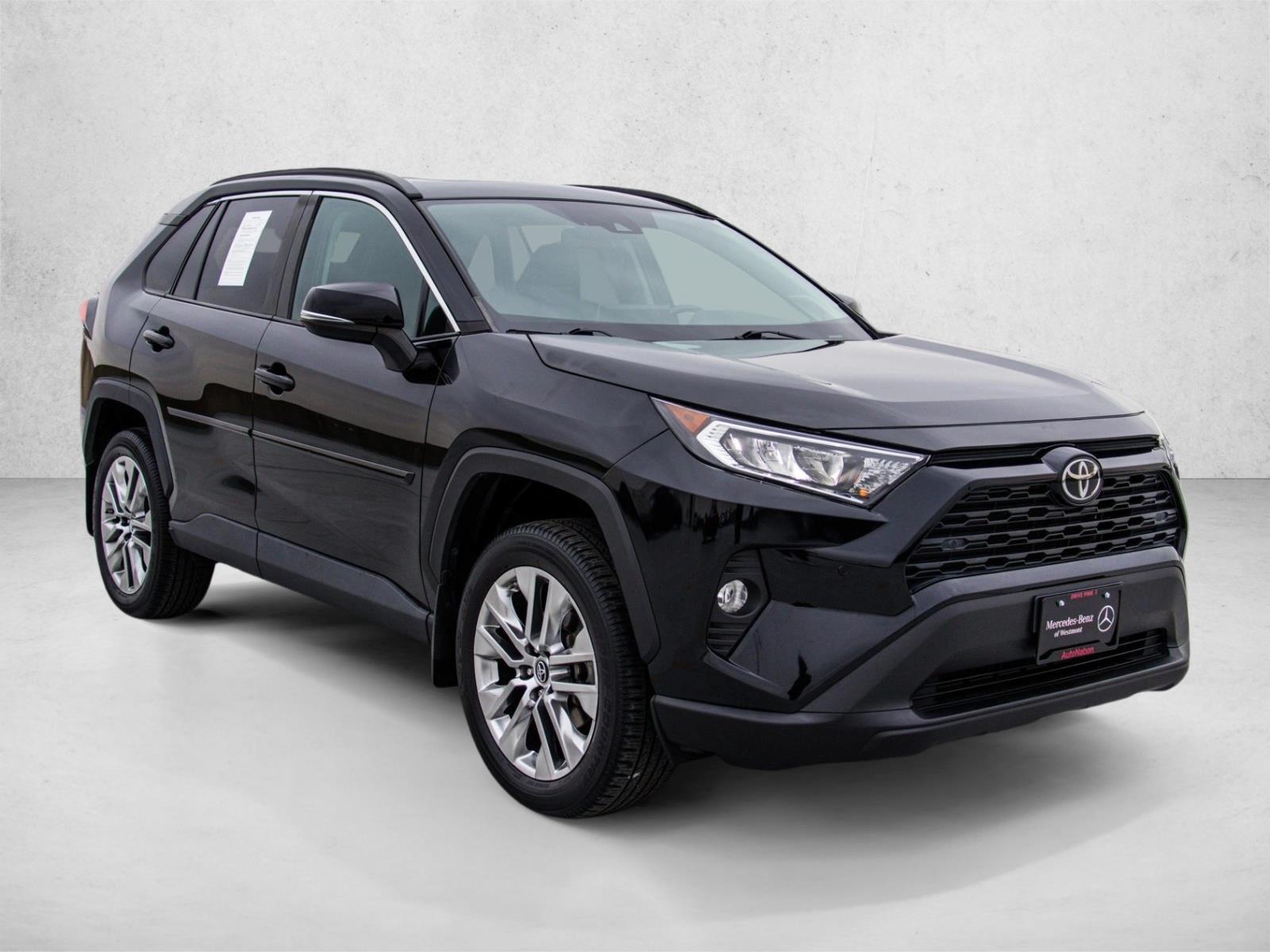 2019 Toyota RAV4 XLE Premium photo 3