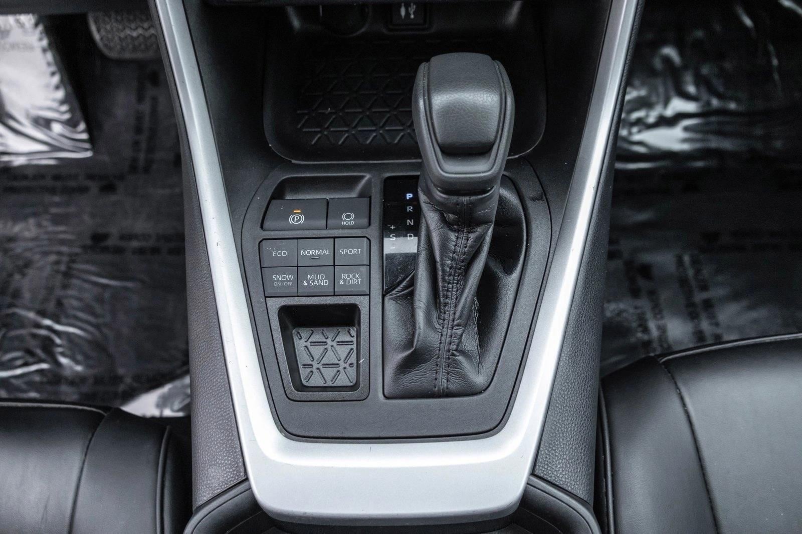 2019 TOYOTA RAV4 - Image 19