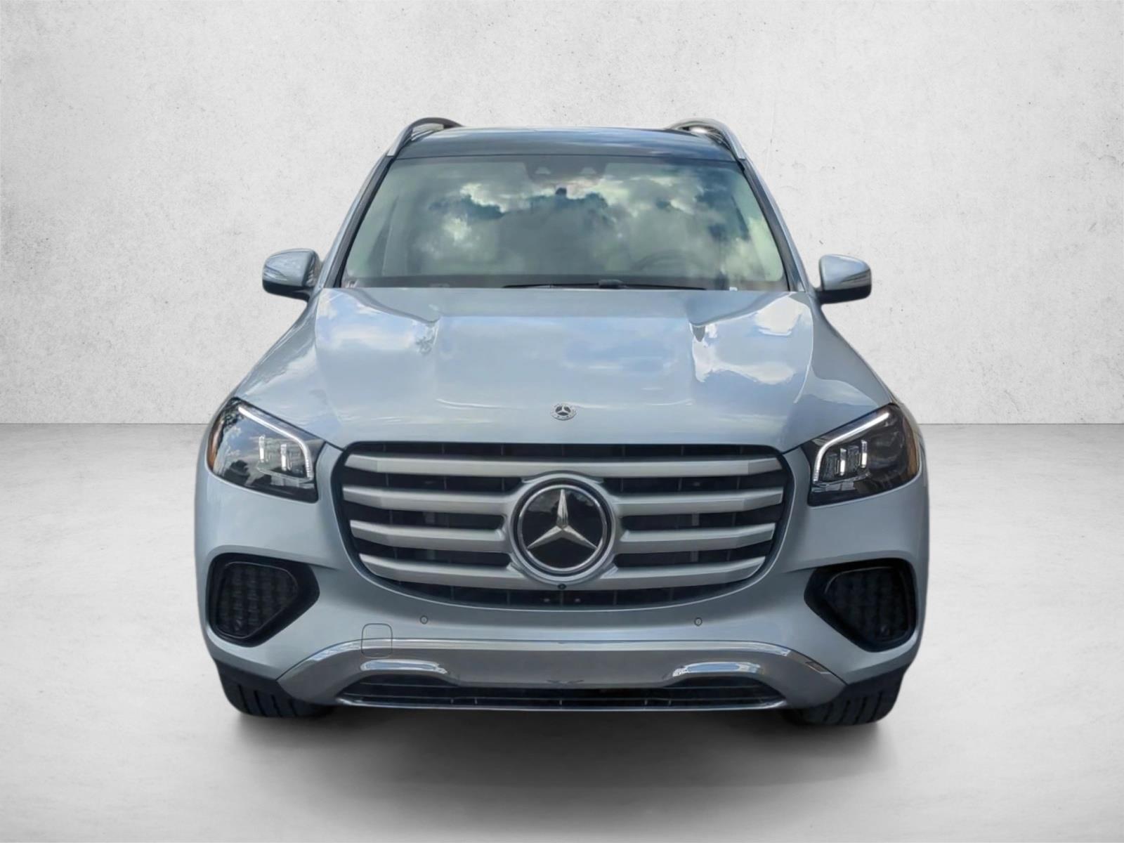 2025 Mercedes Benz GLS 450 4MATIC photo 2