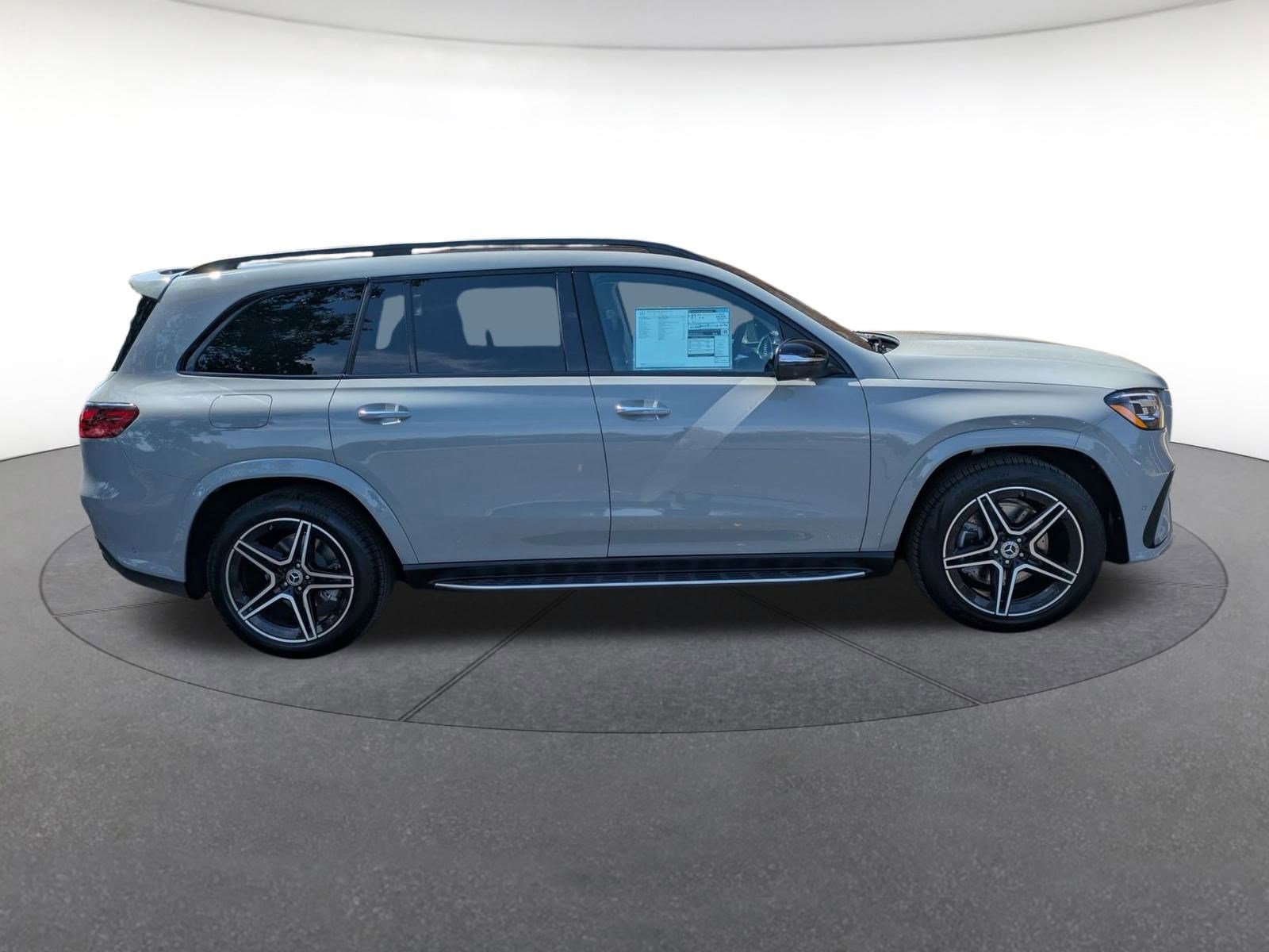 2026 Mercedes Benz GLS 450 4MATIC photo 4
