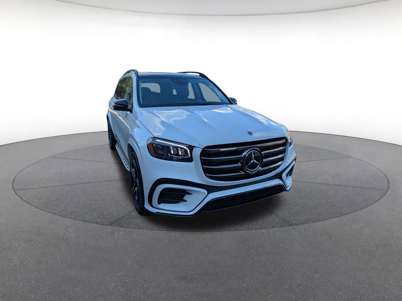 2026 Mercedes Benz GLS 450 4MATIC photo 3