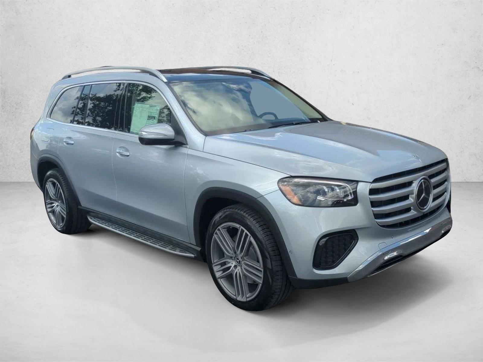 2025 Mercedes Benz GLS 450 4MATIC photo 3