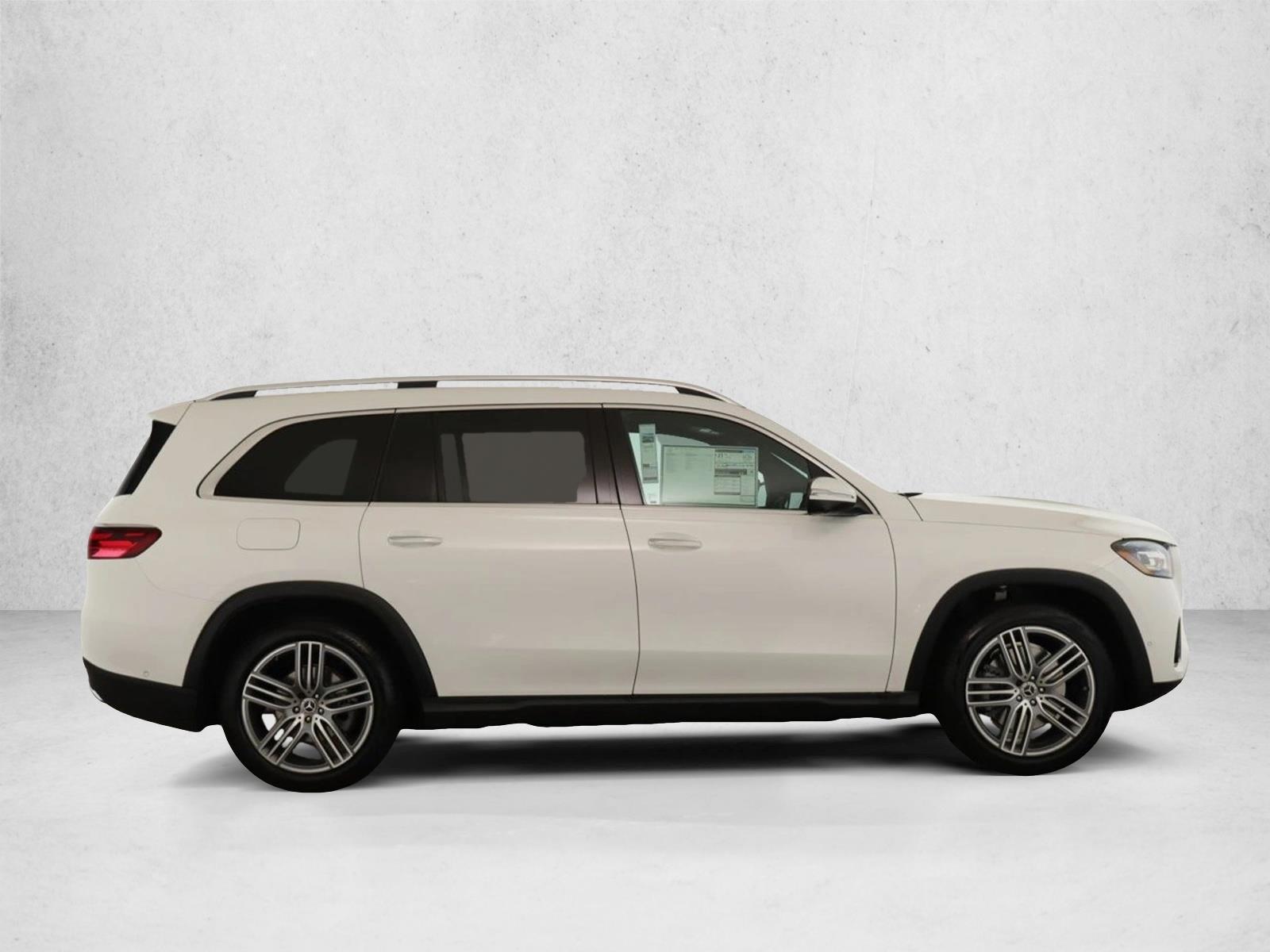2025 Mercedes Benz GLS 450 4MATIC photo 4